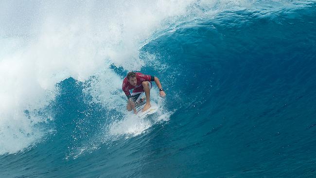 Bede Durbidge winning his Round 2 heat at the Billabong Pro Tahiti on August 16, 2015.