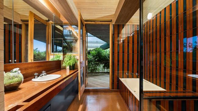 It also showcases a striking bathroom.