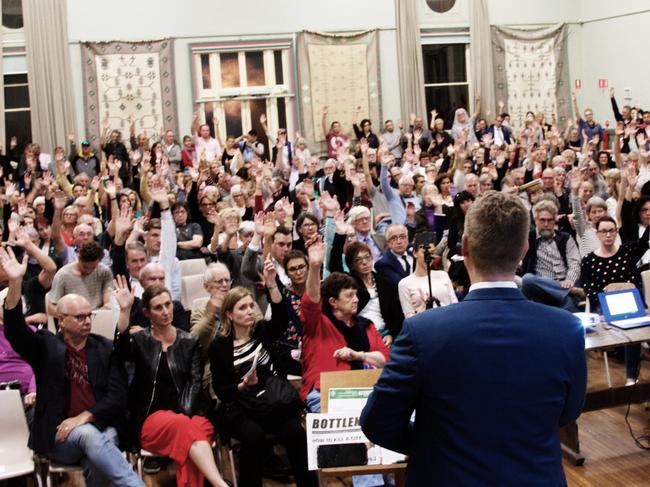 Hundreds of residents packed into Balmain Town Hall to hear about the Western Harbour Tunnel at White Bay as well as the proposed multi user facility and Hanson concrete plant on Glebe Island