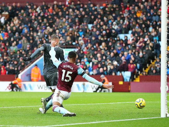 BIRMINGHAM, ENGLAND - DECEMBER 08: Jamie Vardy of Leicester City scores his team's first goal during the Premier League match between Aston Villa and Leicester City at Villa Park on December 08, 2019 in Birmingham, United Kingdom. (Photo by Catherine Ivill/Getty Images)