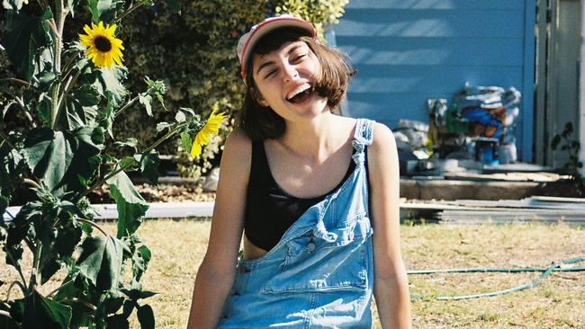 She won’t settle, petal. Stella Donnelly outshining sunflowers.