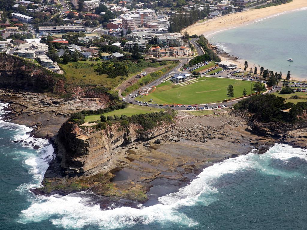 Terrigal Skillion cliff collapse: People warned to stay away | Daily ...