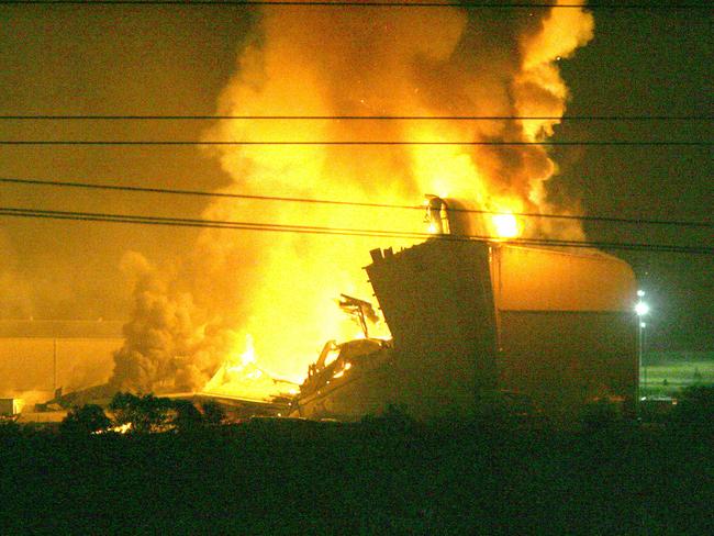 JUNE 26, 2004: Movie World sound stage 8 caught fire where the movie 'House of Wax' was being filmed. The damage is estimated to be around 5 million dollars. PicMike/Batterham - fire warner brothers building flames