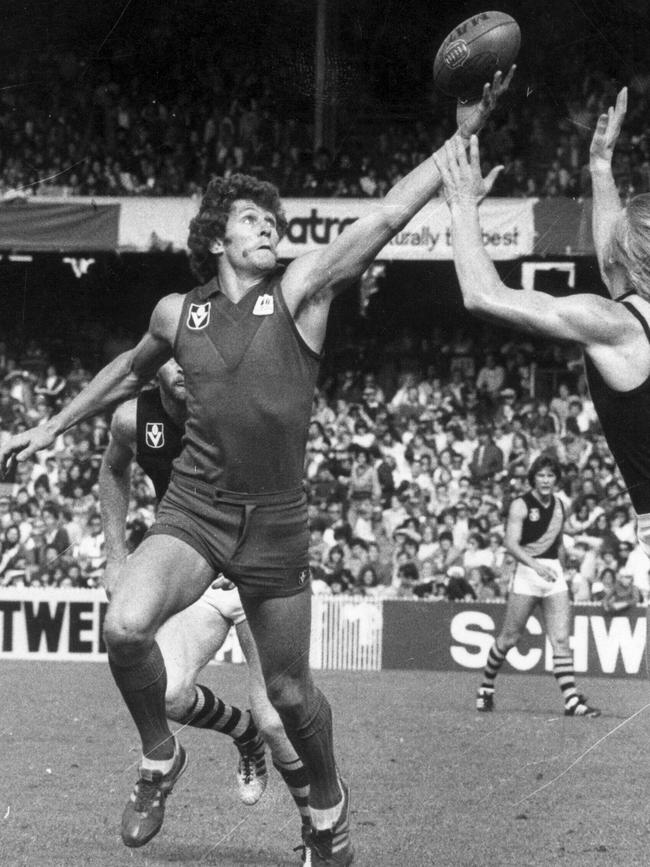 Carman outpoints Bryan Wood as Melbourne beat Richmond in 1979. Carman had five by midway through the third quarter.