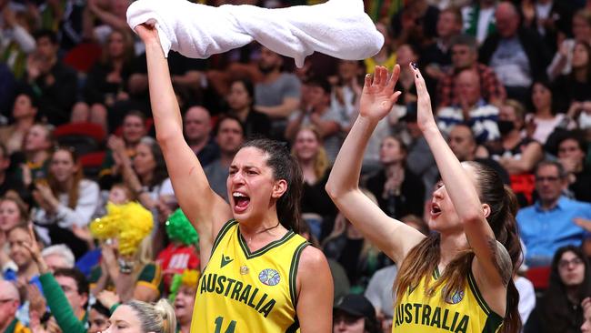 Marianna Tolo of Australia (left). Photo: Kelly Defina/Getty Images