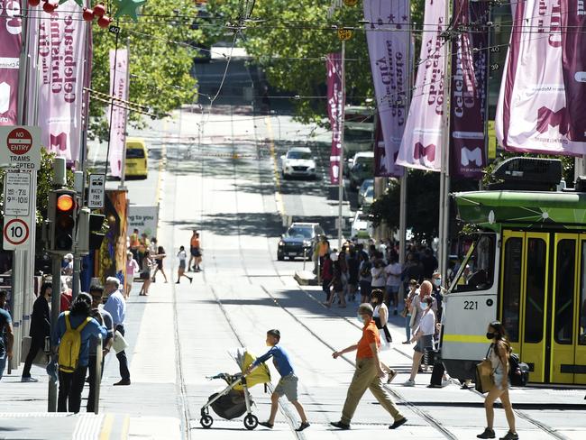 MELBOURNE, AUSTRALIA - NewsWire Photos DECEMBER 21, 2021: Christmas shoppers crowd the Bourke Street Mall in Melbourne. Picture: NCA NewsWire / Andrew Henshaw