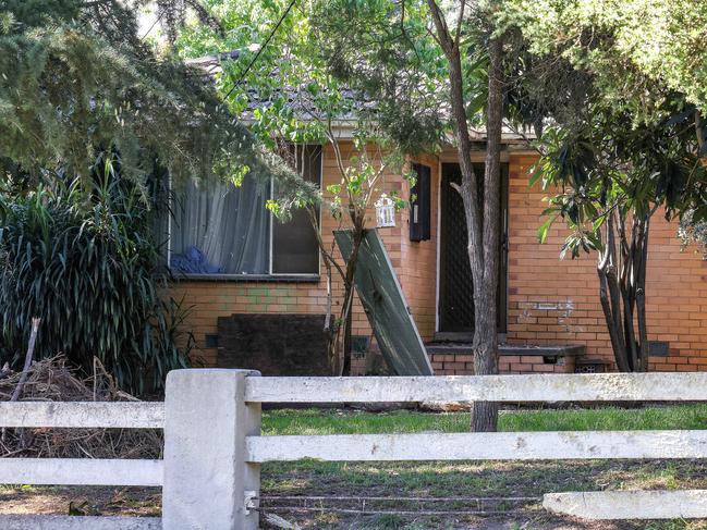 A house at number 54 Greenslopes Drive in Mooroolbark was raided by police this morning.The house is a known dug users house within the area. Picture : Ian Currie