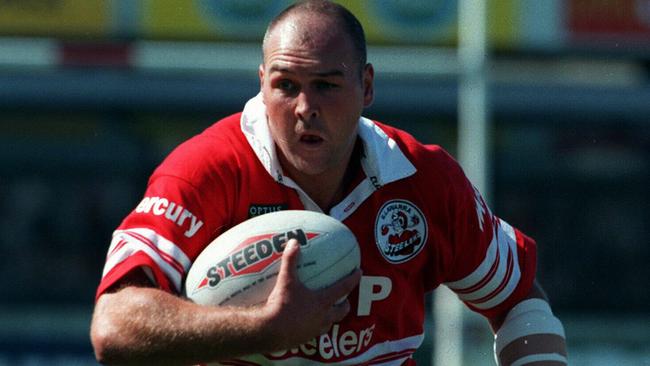 Paul McGregor was a star centre for the Illawarra Steelers then the Dragons after the clubs joined forces.