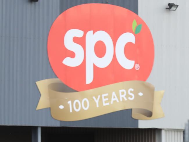 SPC shift change in Shepparton, as the company announces a potential sale.  Picture: Alex Coppel