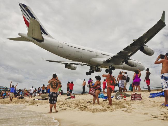 Just scraping past beach goers. Picture: Ivan Wong Rodenas.