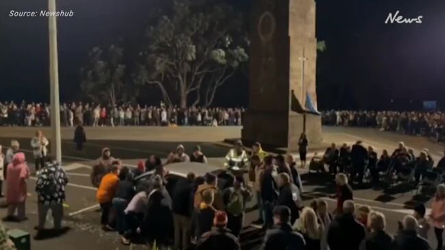 Crowd at Anzac Day service in New Zealand bands together to move car by ...