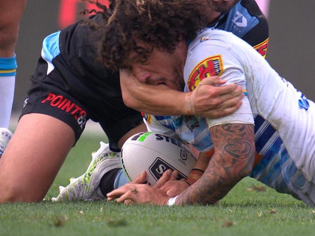 Kevin Proctor biting the arm of Shaun Johnson.