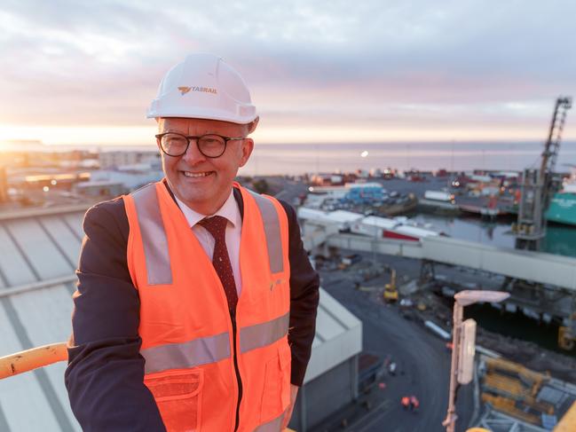BURNIE, AUSTRALIA. NewsWire Photos JUNE 20, 2024 .The Prime Minister, Anthony Albanese, was in Burnie today with Senator Anne Urquhart. They visited TasRail's Burnie Shiploader Project. Picture: PMO via  NewsWire