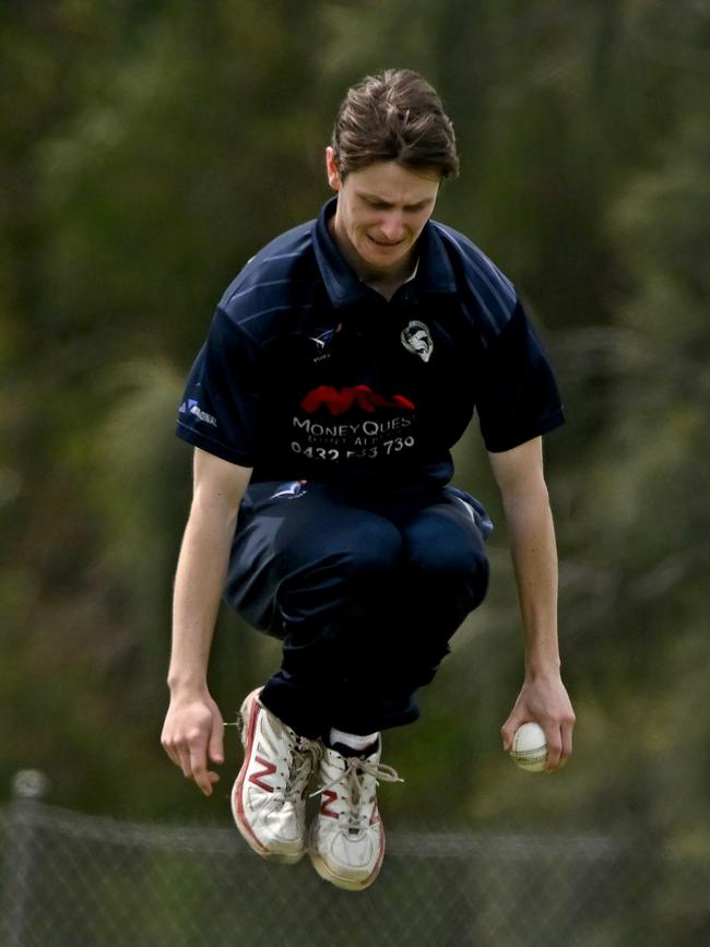 Elsternwick’s Hugh Bennet prepares to bowl. Picture: Andy Brownbill