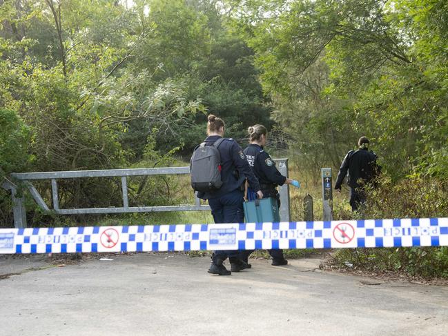 SYDNEY, AUSTRALIA.NewsWire Photos. May 24, 2024.Police attend the scene in Lane Cove where a  body was found this morning.Picture: NewsWire / Jeremy Piper