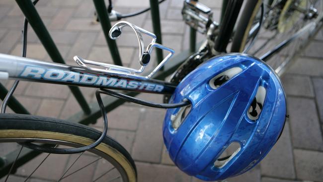 Gold Coast Mayor to urge State Government to relax helmet laws to help proposed bike hire scheme.