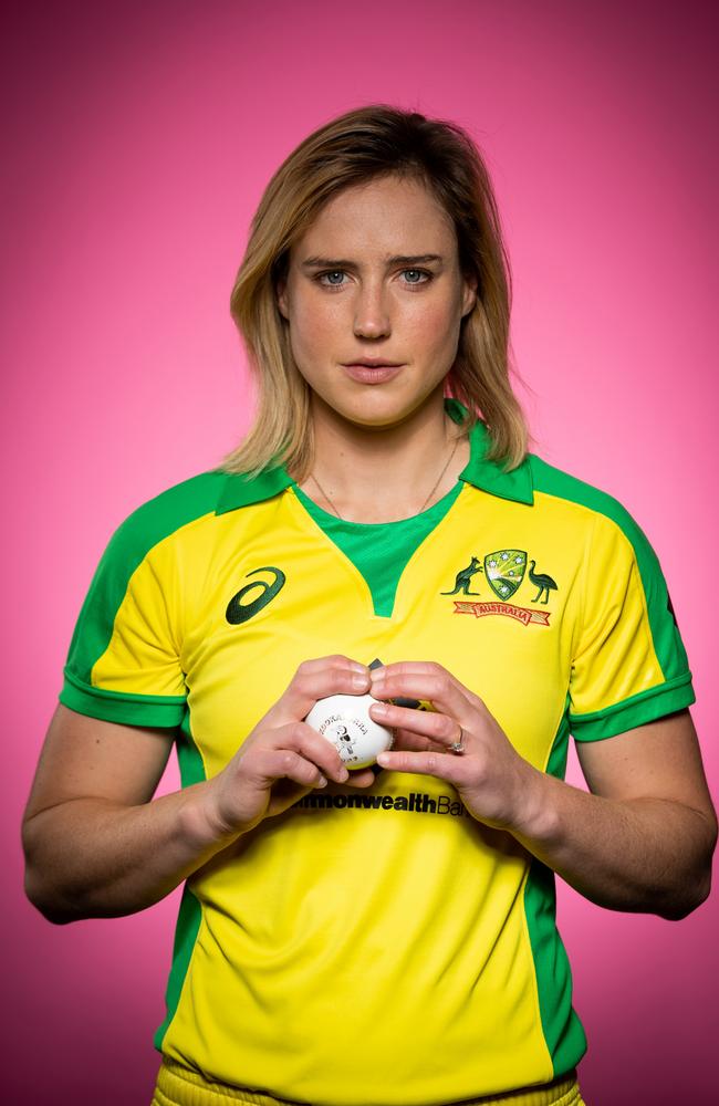 Cricket star Ellyse Perry gives World Cup prediction | Daily Telegraph