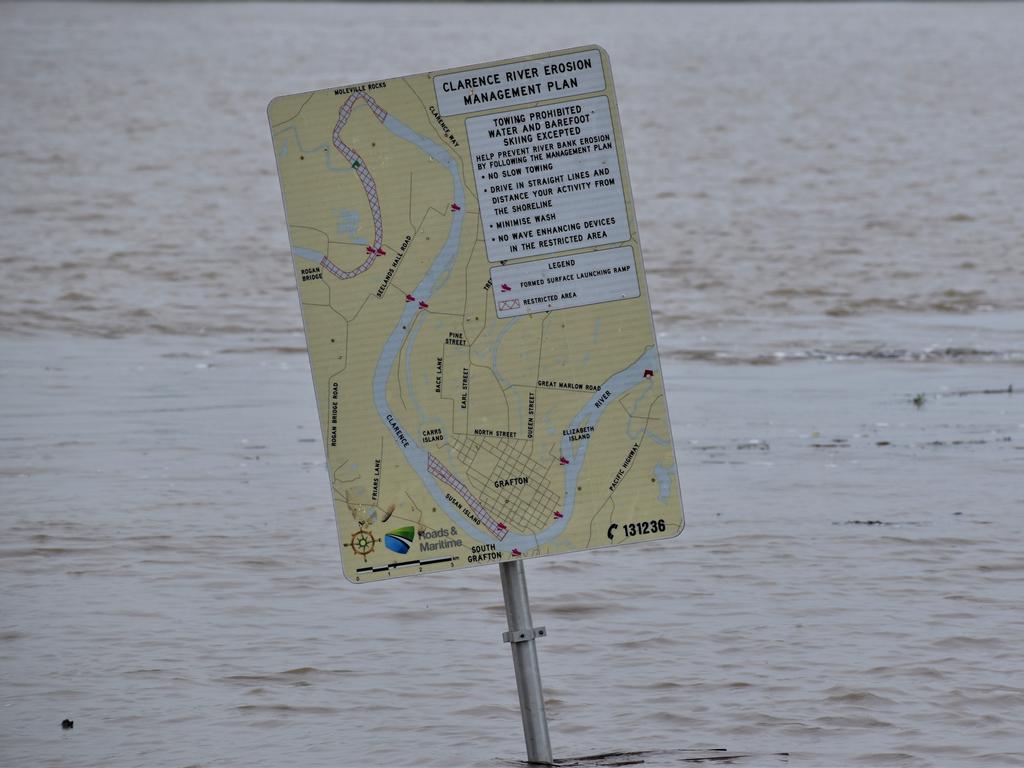 The Clarence River exceeded the 2.1m minor flood level at Grafton in the early afternoon on Wednesday, 16th December, 2020. Photo Bill North / The Daily Examiner