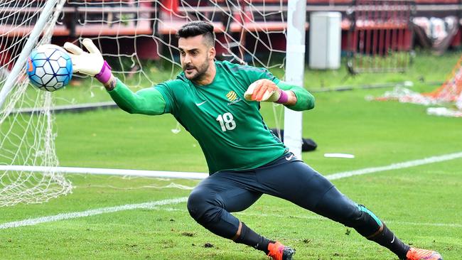 Adam Federici during an Australia Socceroos training session in 2016.