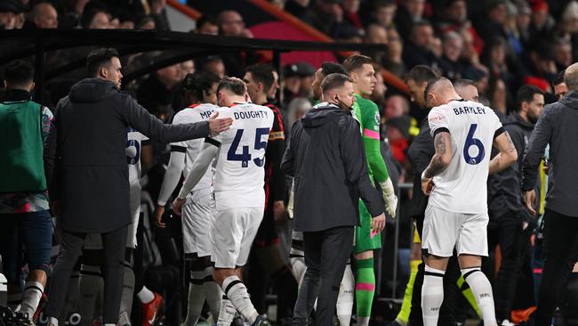 BOURNEMOUTH, ENGLAND - DECEMBER 16: Players of Luton Town and AFC Bournemouth leave the field as Tom Lockyer of Luton Town (not pictured) receives medical treatment after collapsing during the Premier League match between AFC Bournemouth and Luton Town at Vitality Stadium on December 16, 2023 in Bournemouth, England. (Photo by Mike Hewitt/Getty Images)