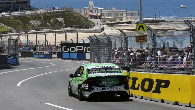 Mark Winterbottom topped qualifying ahead of the Shootout for Race 26.