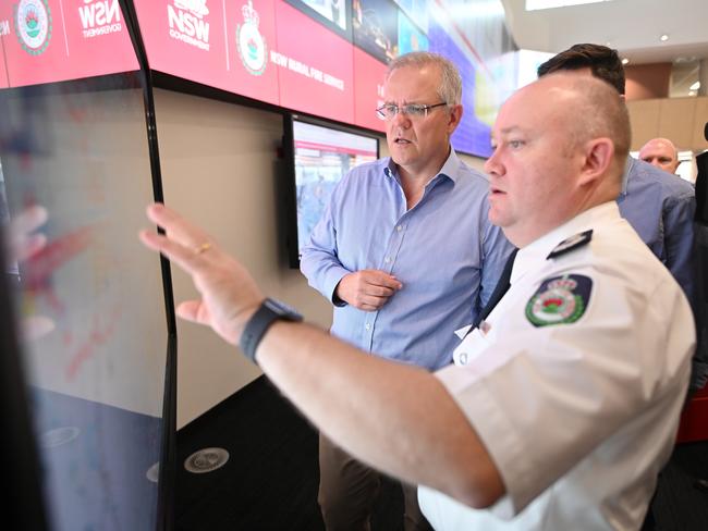 Prime Minister Scott Morrison is briefed by Shane Fitzsimmons.