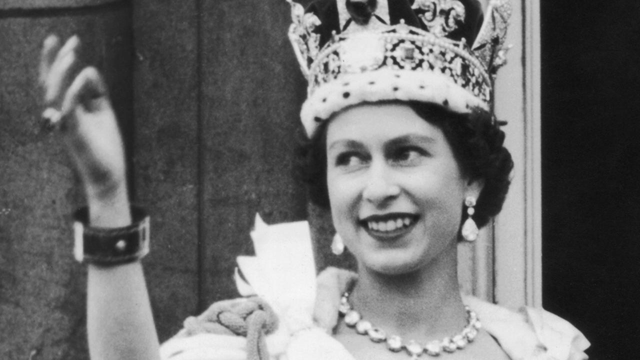 Queen Elizabeth dead: The Crown to stop filming | The Courier Mail