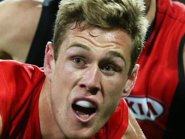 Sydney Swans' Tim Membrey handballs during AFL match Sydney Swans v Essendon at the SCG. pic. Phil Hillyard