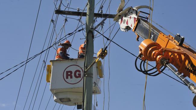 The union is calling for a major overhaul of the funding for electricity maintenance around the country in order to prevent major outages and potential bushfires. Photo: Tim Jarrett