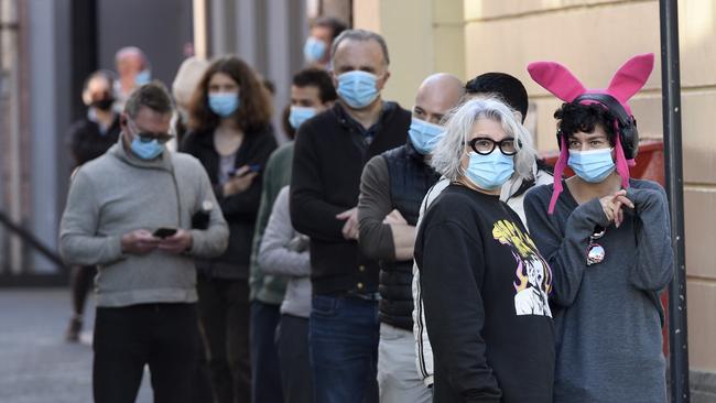 MELBOURNE, AUSTRALIA - NewsWire Photos AUGUST 19, 2021: People queue at the COVID testing centre at the Prahran Town Hall. Picture: NCA NewsWire / Andrew Henshaw