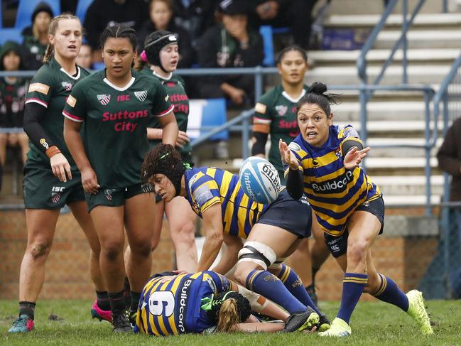 Iliseva Batibasaga makes a pass for Sydney University against Randwick Magic in the 2019 Jack Scott Cup women's grand final, at Pittwater Rugby Park Narrabeen. Photo by Karen Watson