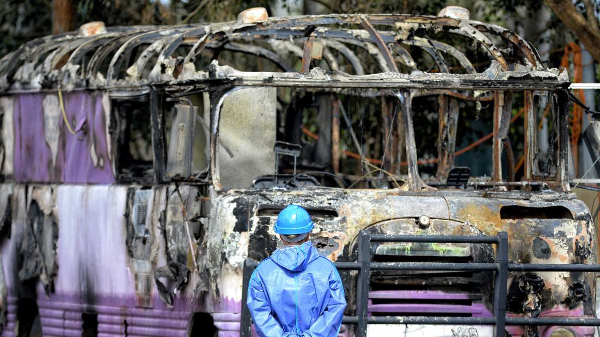 Bus doors locked as park resident tried to fight fire The