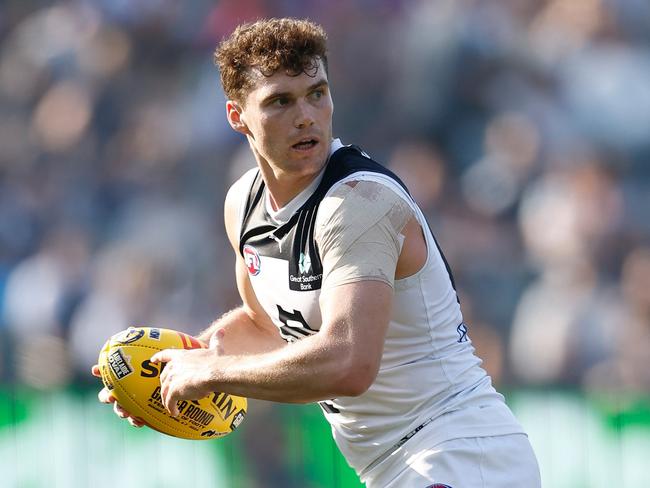 ADELAIDE, AUSTRALIA - APRIL 06: Blake Acres of the Blues in action during the 2024 AFL Round 04 match between the Fremantle Dockers and the Carlton Blues at Adelaide Oval on April 06, 2024 in Adelaide, Australia. (Photo by Michael Willson/AFL Photos via Getty Images)