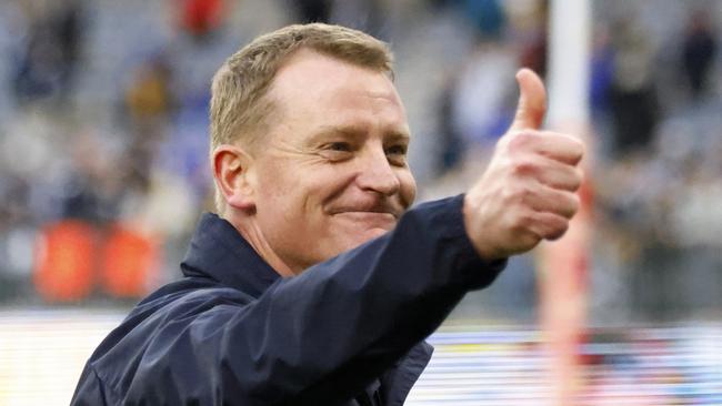 PERTH, AUSTRALIA - AUGUST 18: Michael Voss, Senior Coach of the Blues gives a thumbs up to the crowd after the win during the round 23 AFL match between West Coast Eagles and Carlton Blues at Optus Stadium, on August 18, 2024, in Perth, Australia. (Photo by James Worsfold/Getty Images)