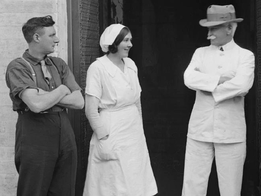 Macpherson Robertson being welcomed home by staff at his Fitzroy factory for MacRobertson's chocolate in 1935. Picture: State Library of Victoria.