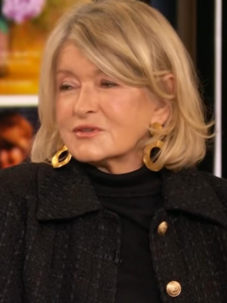 Martha Stewart Pushes Drew Barrymore Away During Touchy Talk Show ...