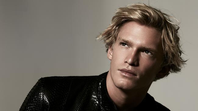 Cody Simpson’s Surfers Paradise album debuted in the Top 10 of the American Billboard 200.