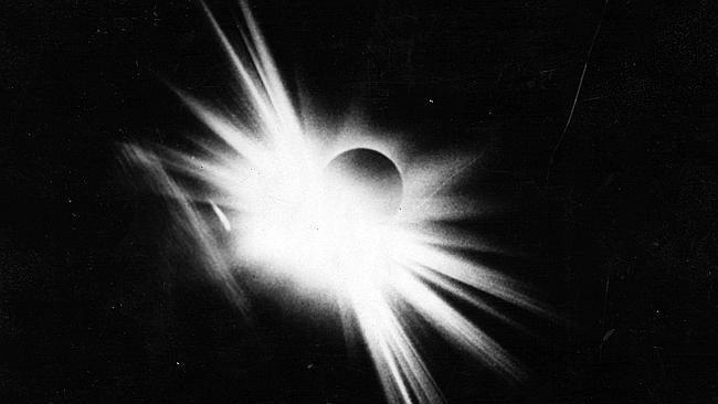 A diamond of light spectacularly signals the end of the total phase.  Photo: Bill Tindale