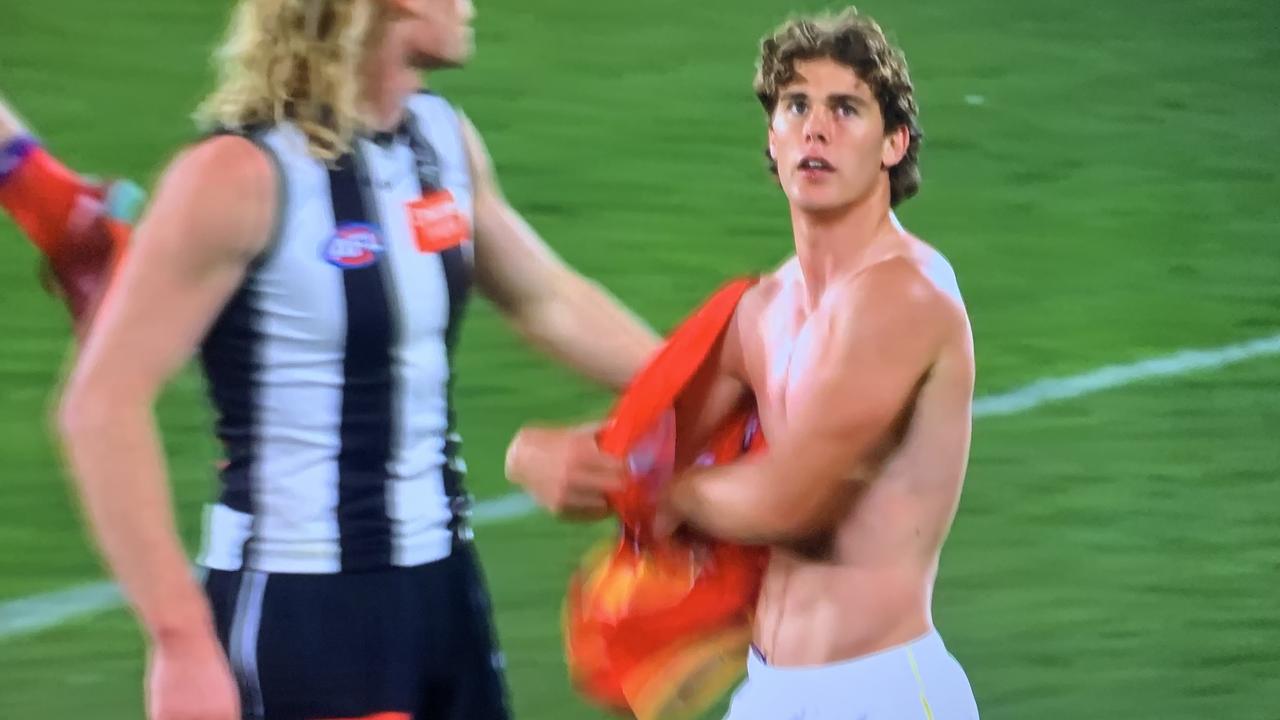 AFL: Internet Thirsts Over Deven Robertson Wardrobe Malfunction