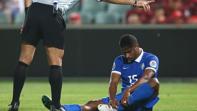 SYDNEY, AUSTRALIA - OCTOBER 25: The referee orders an injured Nassir Alshamrani of Al Hilal to the side line during the Asian Champions League final match between the Western Sydney Wanderers and Al Hilal at Pirtek Stadium on October 25, 2014 in Sydney, Australia. (Photo by Mark Kolbe/Getty Images)