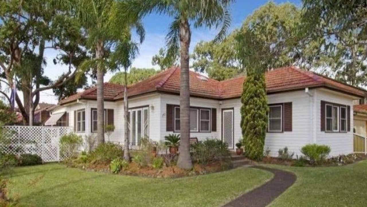 Sydney real estate: Kirrawee home worth .3m given away for free in exchange for house moving costs