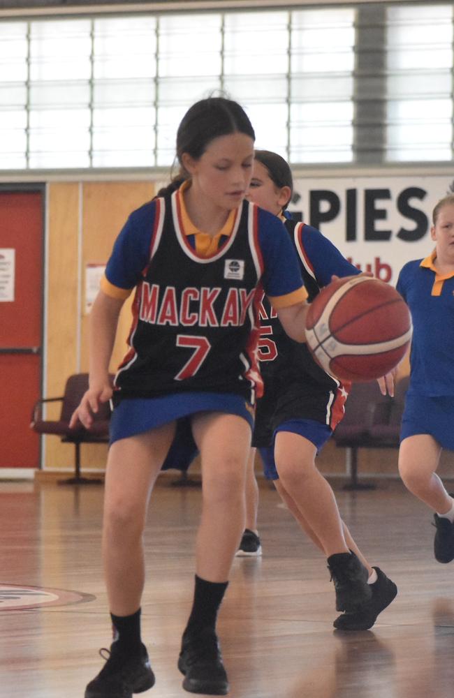 Mia Rovelli playing basketball at the Primary School Gala Day, August 9, 2021. Picture: Matthew Forrest