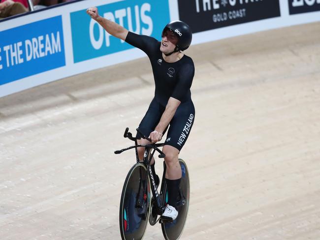 BRISBANE, AUSTRALIA - APRIL 06:  Dylan Kennett of New Zealand celebrates a games record during the Men's 4000m Individual Pursuit Qualifying cycling on day two of the Gold Coast 2018 Commonwealth Games at Anna Meares Velodrome on April 6, 2018 in Brisbane, Australia.  (Photo by Matt King/Getty Images)