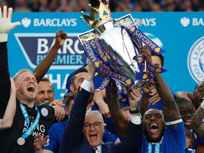 Claudio Ranieri (C) and Leicester City's English defender Wes Morgan holding up the Premier league trophy.