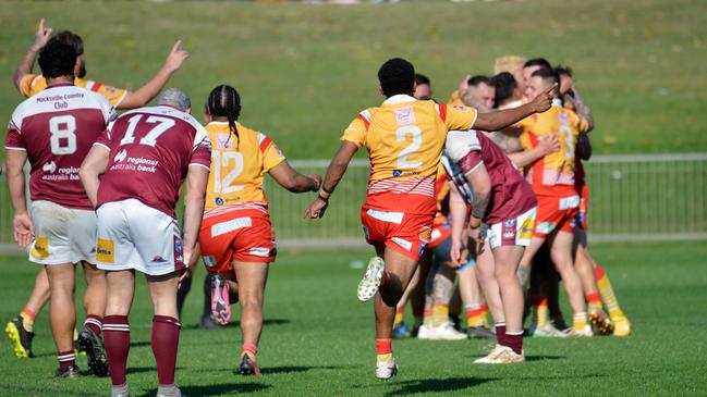 The Comets celebrating Billy Griffiths' matchwinning try. Picture: Leigh Jensen