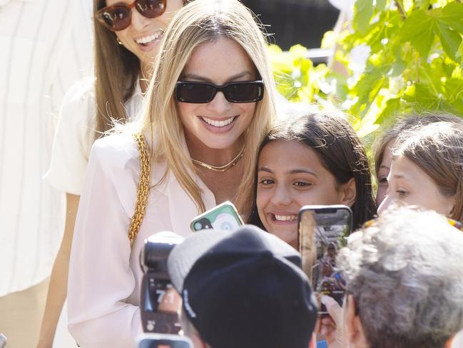 The Aussie star happily posed for selfies with fans. Picture: Ghosty / BACKGRID