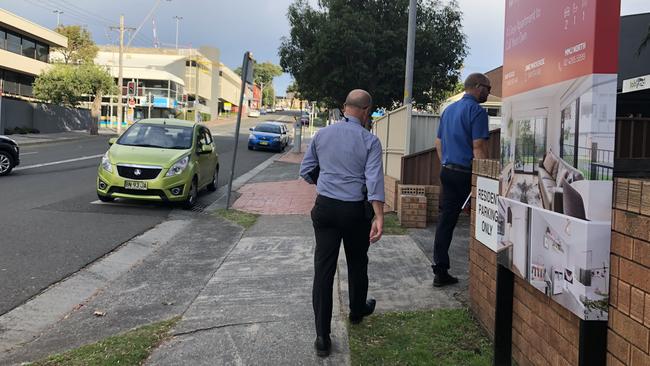 Detectives arrive at the unit block on Wednesday morning. Picture: Madeline Crittenden.