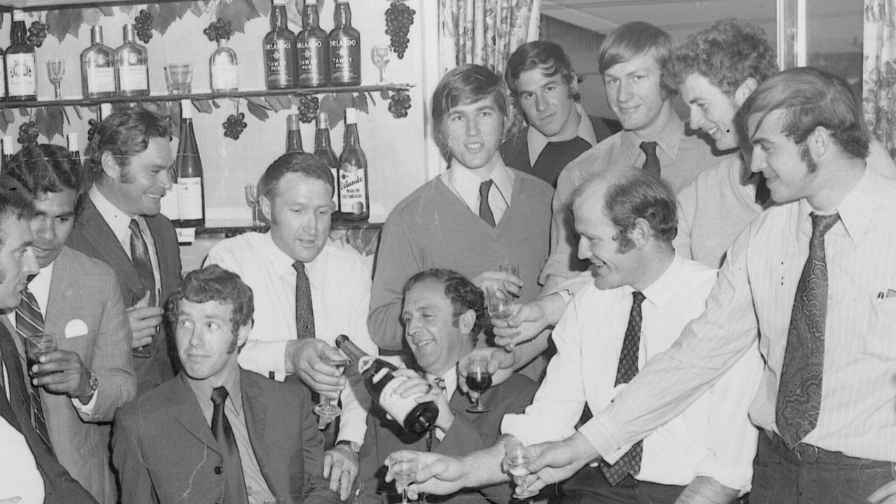 Robert Walls and Alex Jesaulenko were teammates in the 1970 Carlton Premiership team. They’re pictured second from the right and far right.