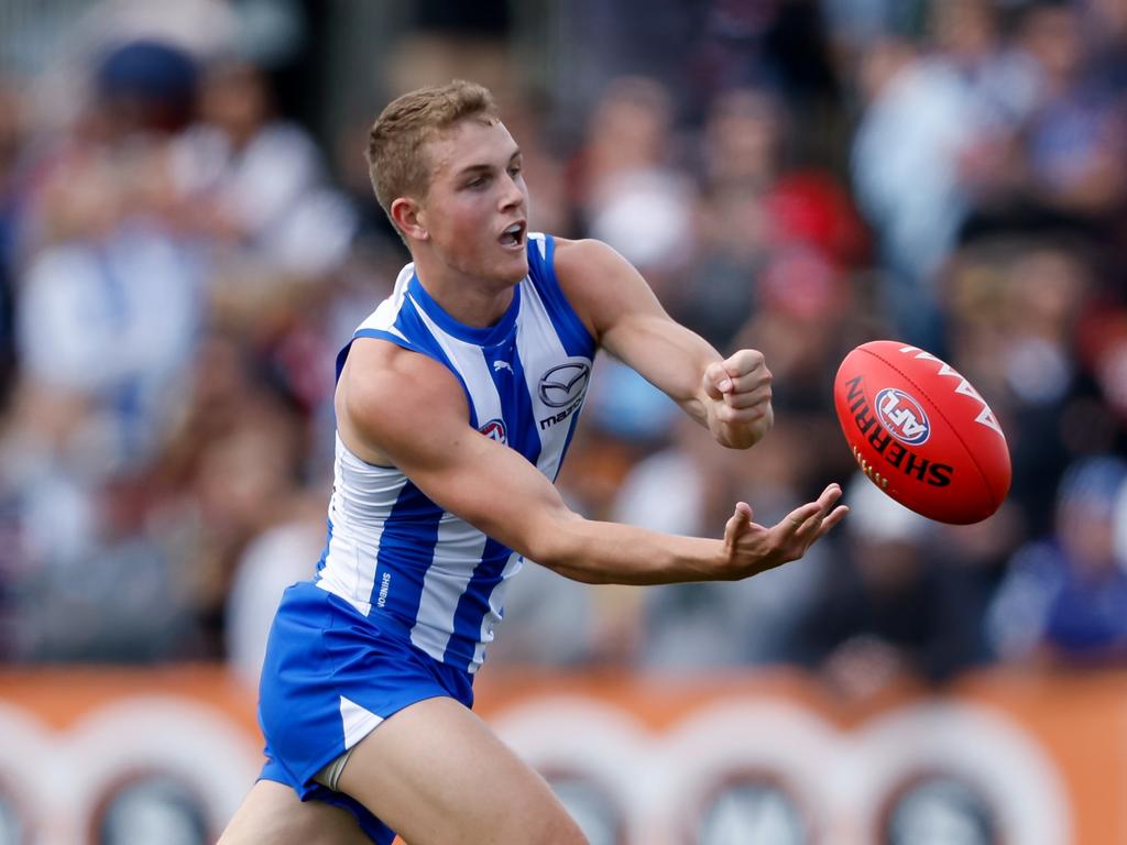 Tom Powell fires a handball. Picture: Dylan Burns/AFL Photos