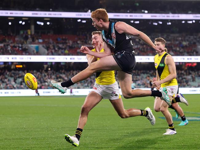 Willem Drew kicks around the body. Picture: Sarah Reed/AFL Photos via Getty Images